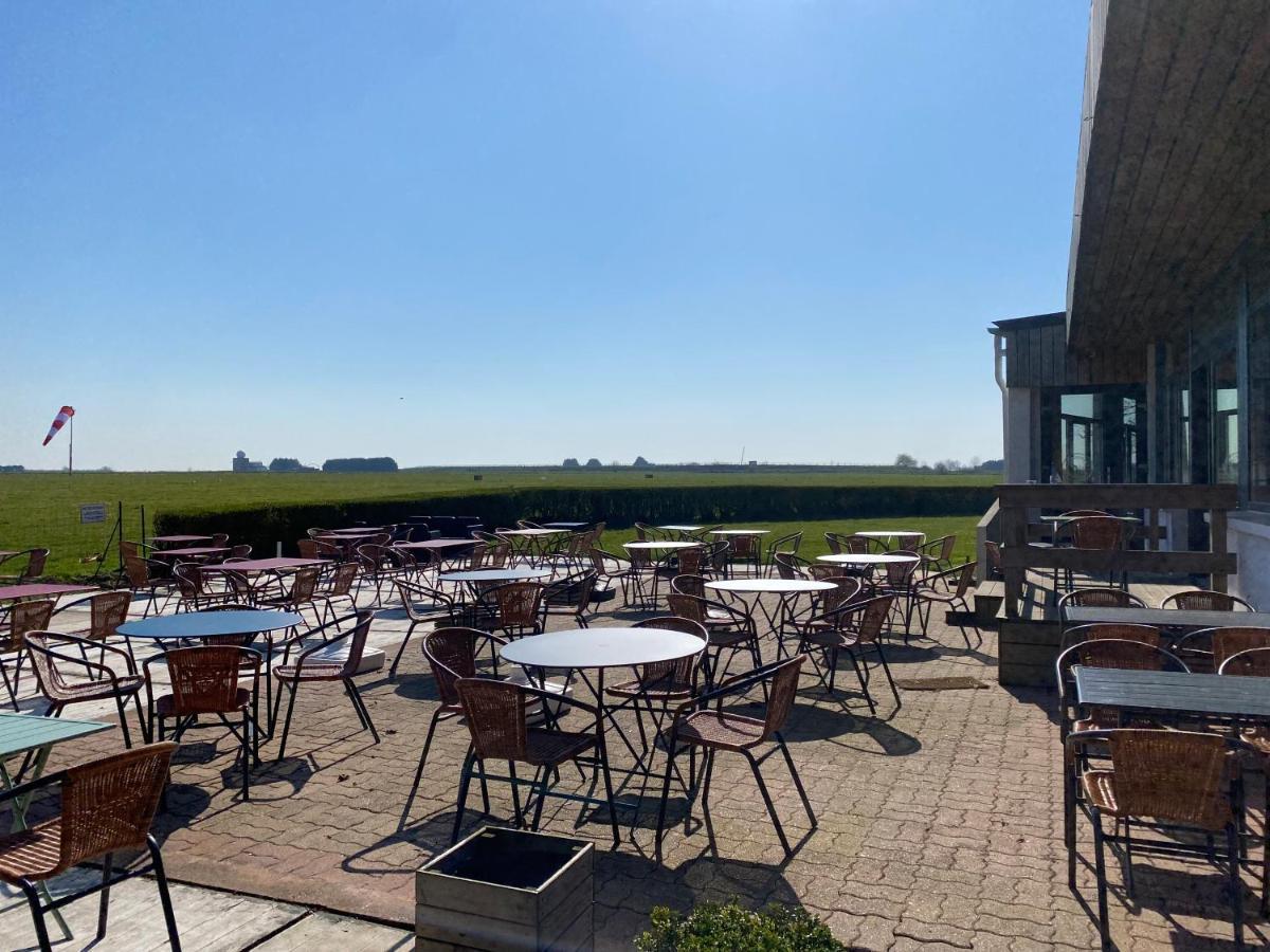 Logis Hotel & Restaurant De L'Aerodrome De La Baie De Somme Buigny-Saint-Maclou エクステリア 写真
