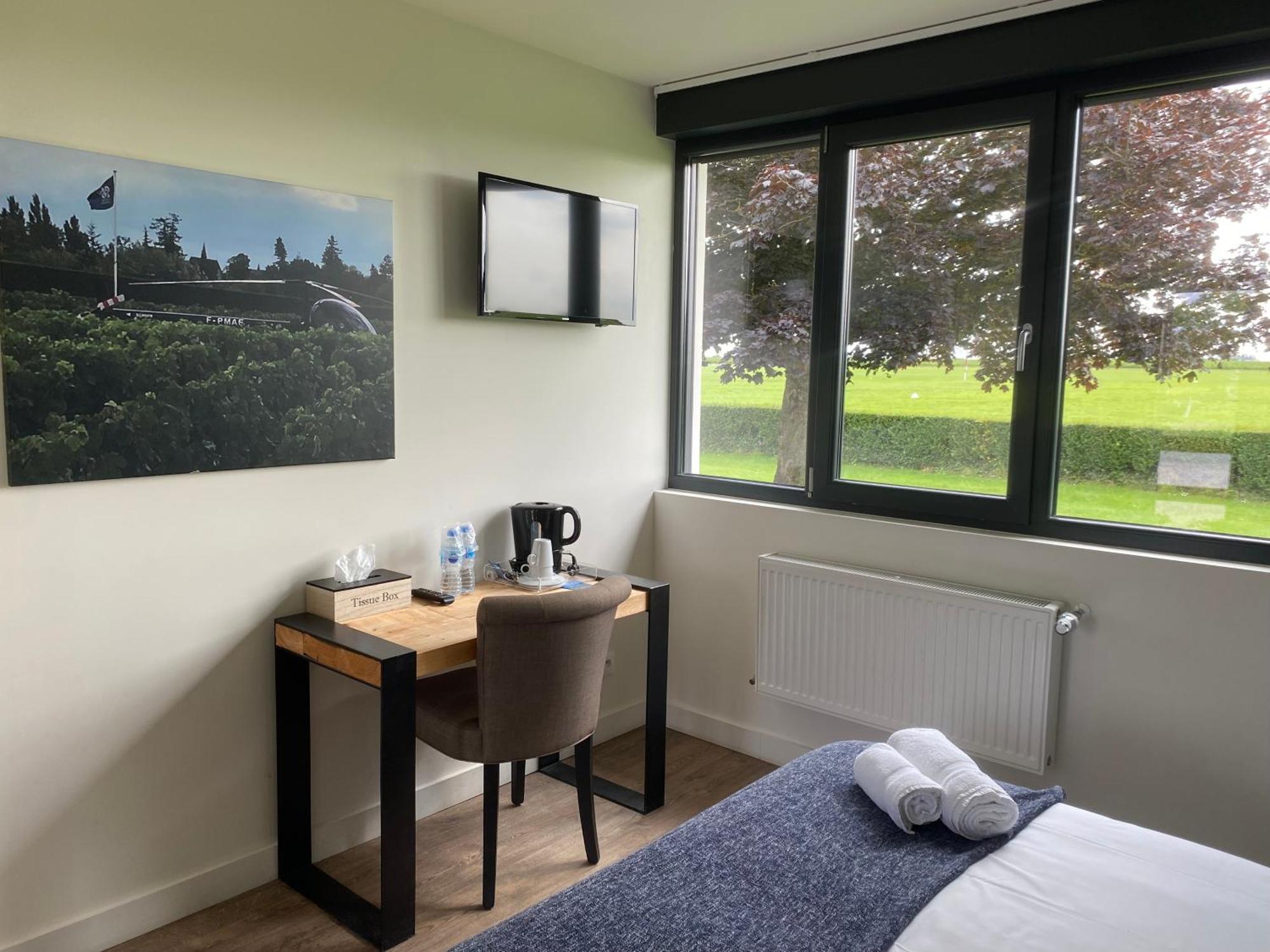 Logis Hotel & Restaurant De L'Aerodrome De La Baie De Somme Buigny-Saint-Maclou エクステリア 写真
