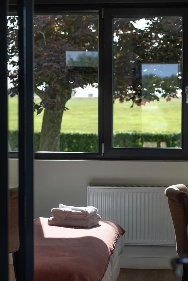 Logis Hotel & Restaurant De L'Aerodrome De La Baie De Somme Buigny-Saint-Maclou エクステリア 写真
