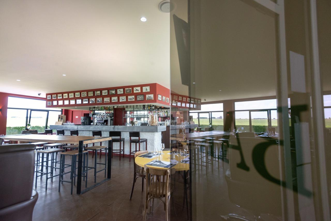 Logis Hotel & Restaurant De L'Aerodrome De La Baie De Somme Buigny-Saint-Maclou エクステリア 写真
